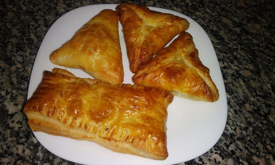 Рецепт слоек с картофелем и грибами из слоеного теста