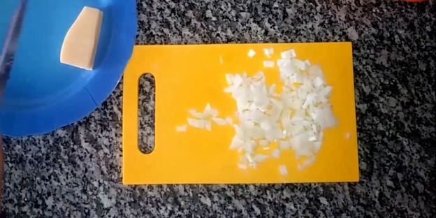 слойки с картофелем и грибами из слоеного теста