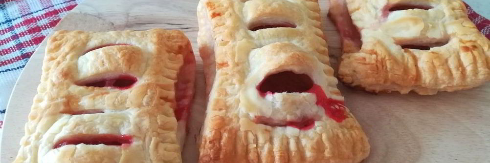 Слойки с клубникой