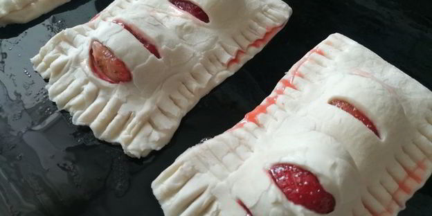 слойки с клубникой