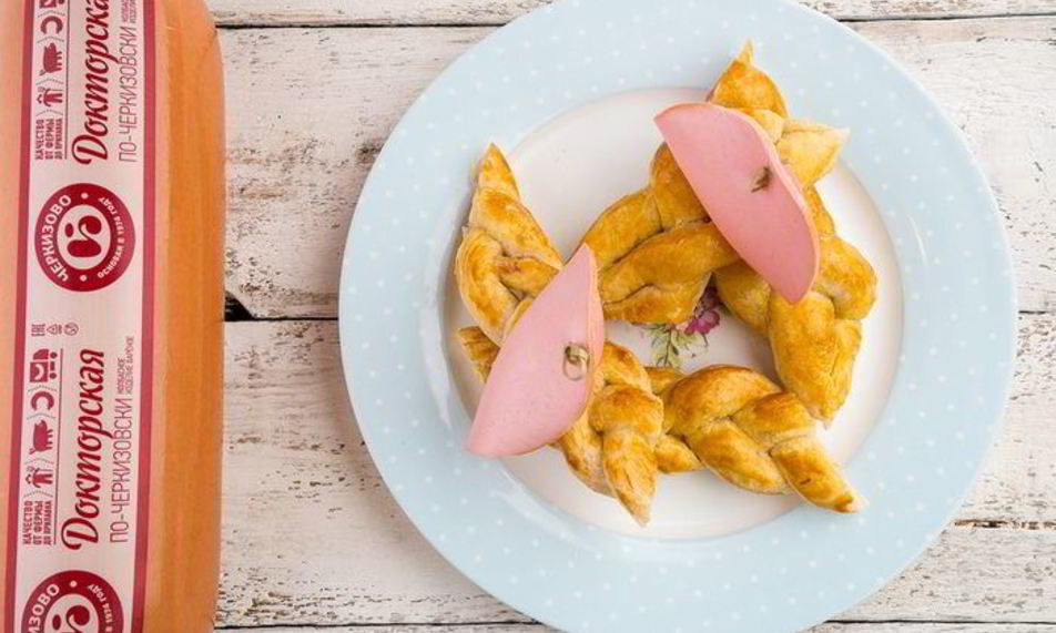 Рецепт слоек с колбасой