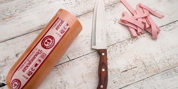 слойки с колбасой