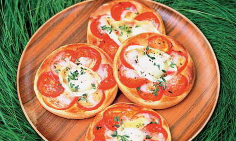 Рецепт слоек с козьим сыром и помидорами