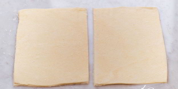 слойки с лососем и помидорами черри