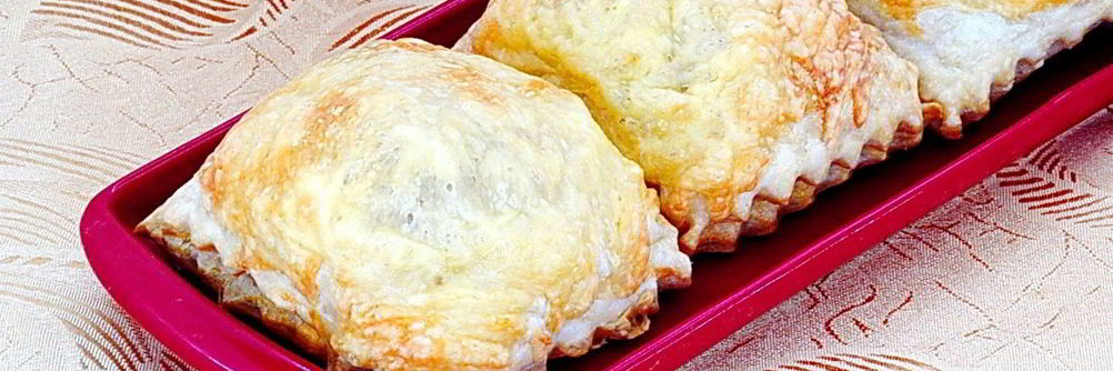 Слойки с сосисками