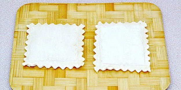 слойки с сосисками