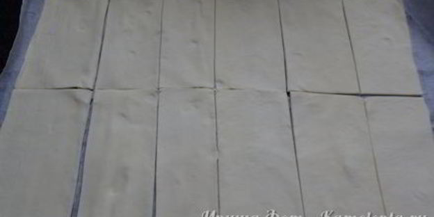 слойки с томатами и моцареллой