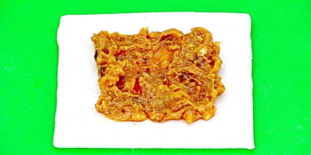 слойки с вареной сгущенкой и орехами