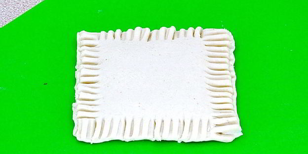 слойки с вареной сгущенкой и орехами