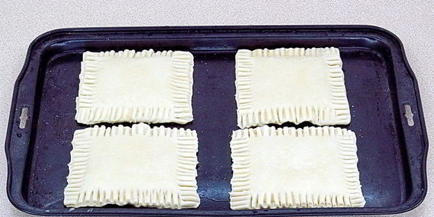 слойки с вареной сгущенкой и орехами