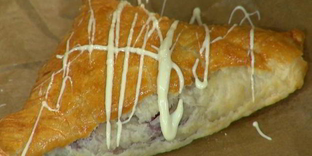 слойки с вишней и белым шоколадом