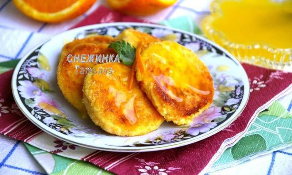 Рецепт ароматных сырников с морковью и апельсиновым соусом