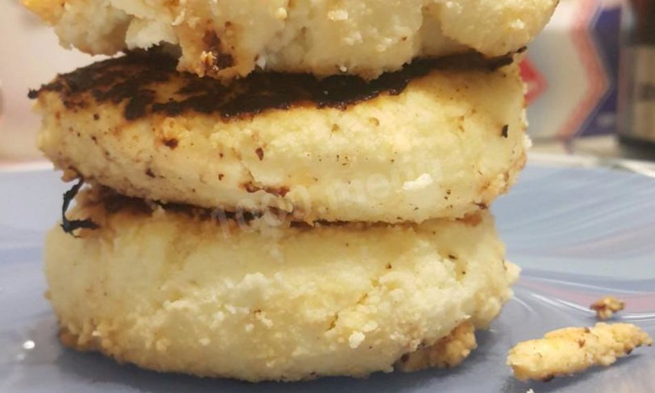 Рецепт пышных сырников с кокосовой мукой