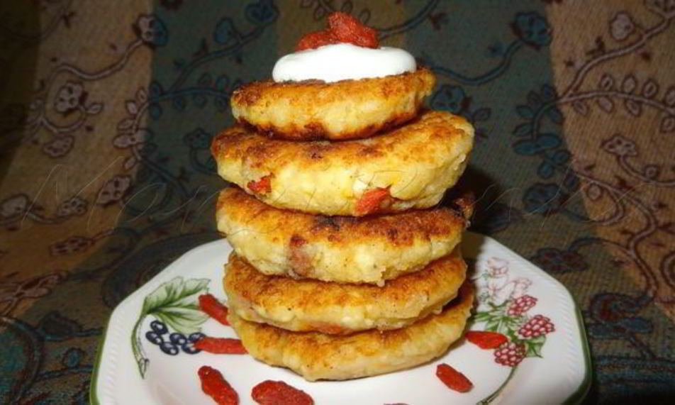 Рецепт сырников по-восточному с ягодами годжи и корицей