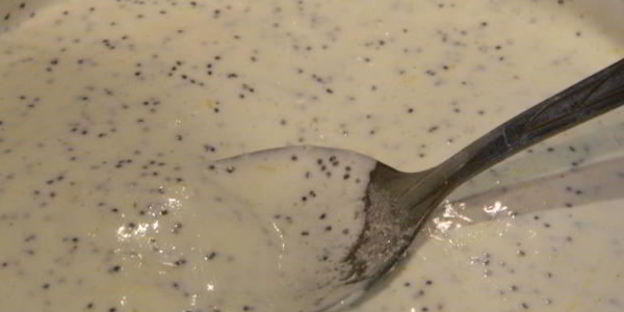 сырники с изюмом и маковым соусом