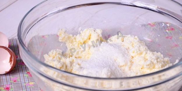 сырники с кокосовой стружкой и сгущенным молоком