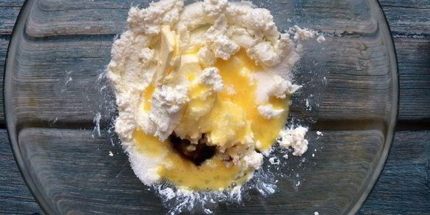 сырники с шоколадом и манговым соусом