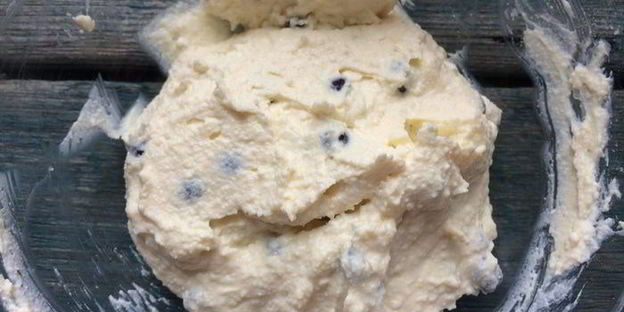 сырники с шоколадом и манговым соусом