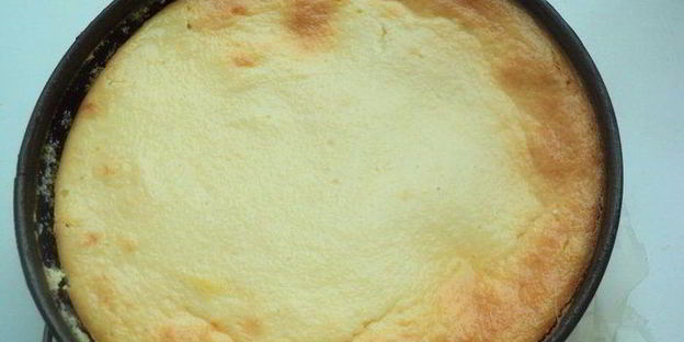 творожник с абрикосами и вишней