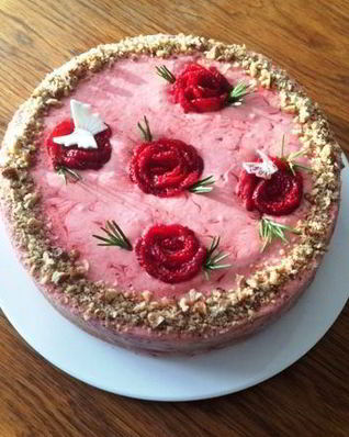 Творожник со свежей клубникой и черешней