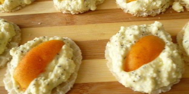 вафельные сырники с абрикосами