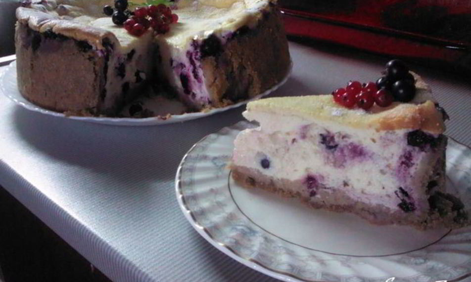 Рецепт воздушного творожника со смородиной