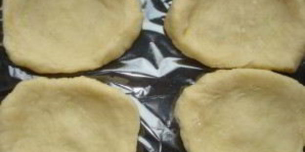 дрожжевое тесто с творогом в духовке