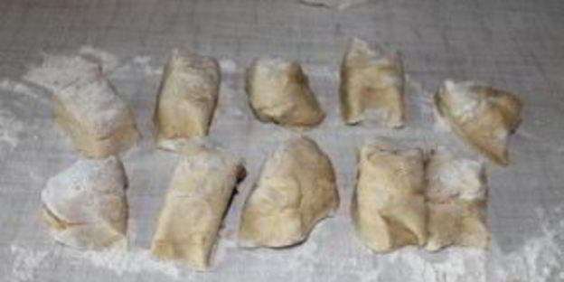 слоеное тесто на сковороде