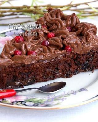 Бархатный шоколадный торт с черносливом без масла