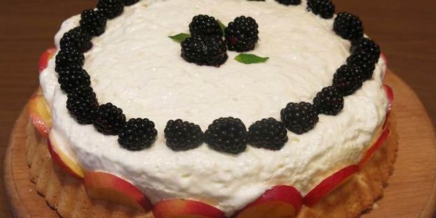 бисквитный торт с ежевикой и мятным кремом шибуст