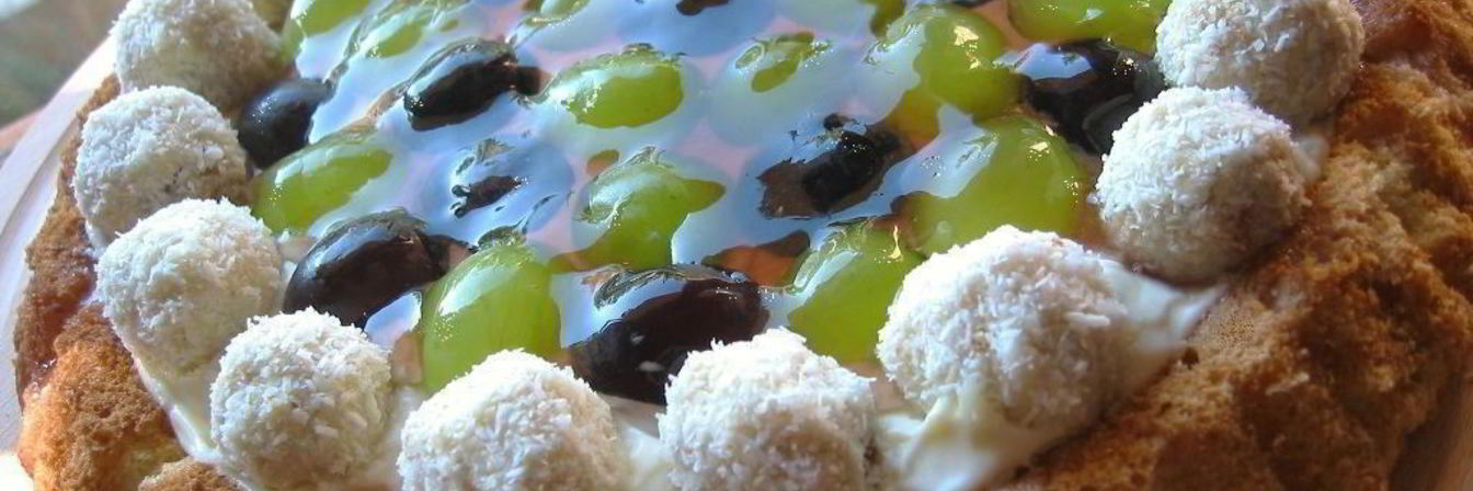 Итальянский бисквит с виноградом