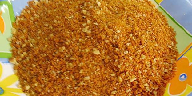 карамельный медовик с клубникой