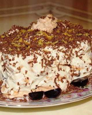 Меренговый торт с маскарпоне и виноградом