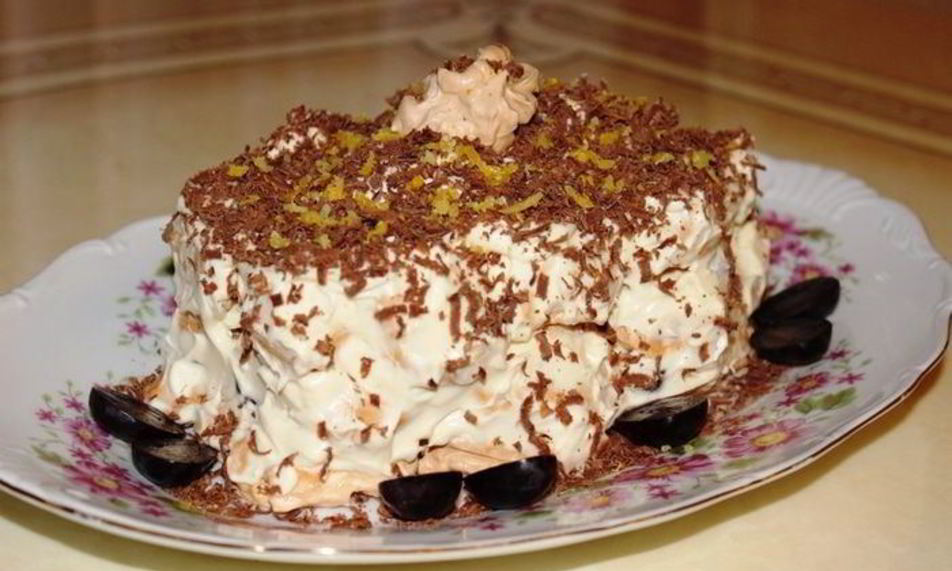 Рецепт меренгового торта с маскарпоне и виноградом