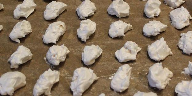 меренговый торт с маскарпоне и виноградом