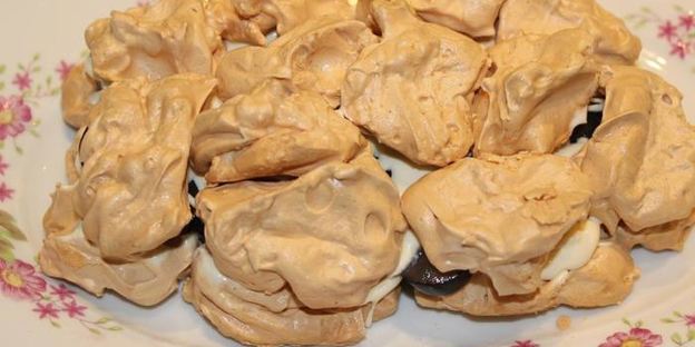 меренговый торт с маскарпоне и виноградом