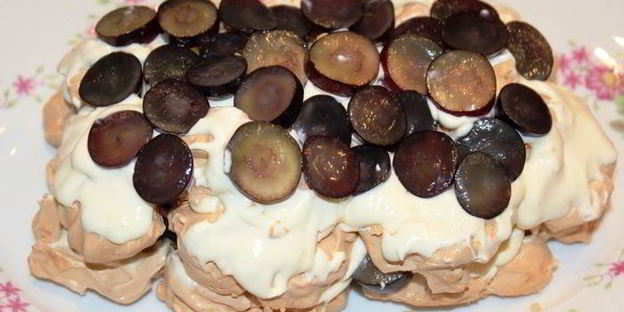 меренговый торт с маскарпоне и виноградом