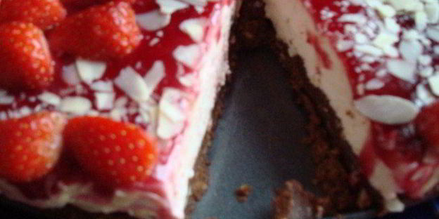 миндальный торт с малиной без выпечки и муки