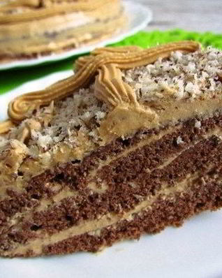 Шоколадный бисквитный торт с кремом из сгущенного молока