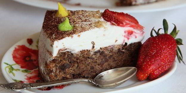 шоколадный торт с грецкими орехами