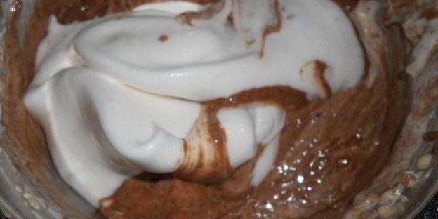 шоколадный торт с хурмой