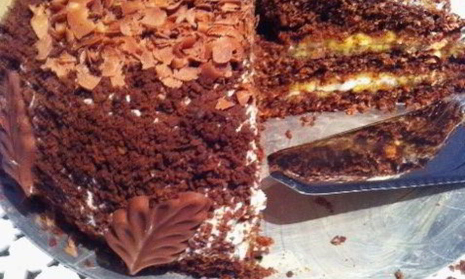Рецепт шоколадного торта с маракуйей и безе