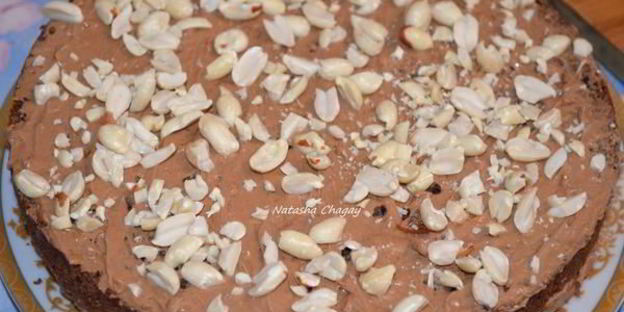 шоколадный торт с орехами