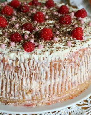 Торт с клубничным джемом и творожным кремом