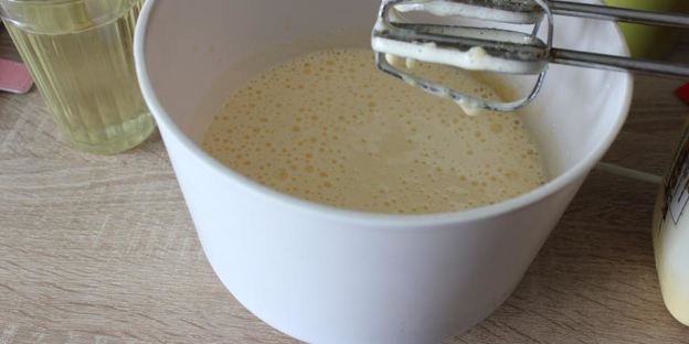 торт с клубничным джемом и творожным кремом