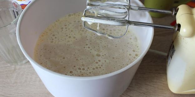 торт с клубничным джемом и творожным кремом