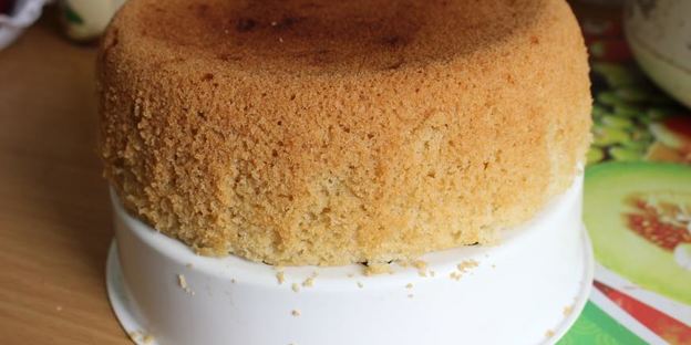 торт с клубничным джемом и творожным кремом