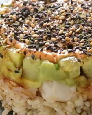 Торт с креветками и авокадо