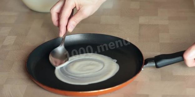 хрустящие сахарные вафли на сковороде