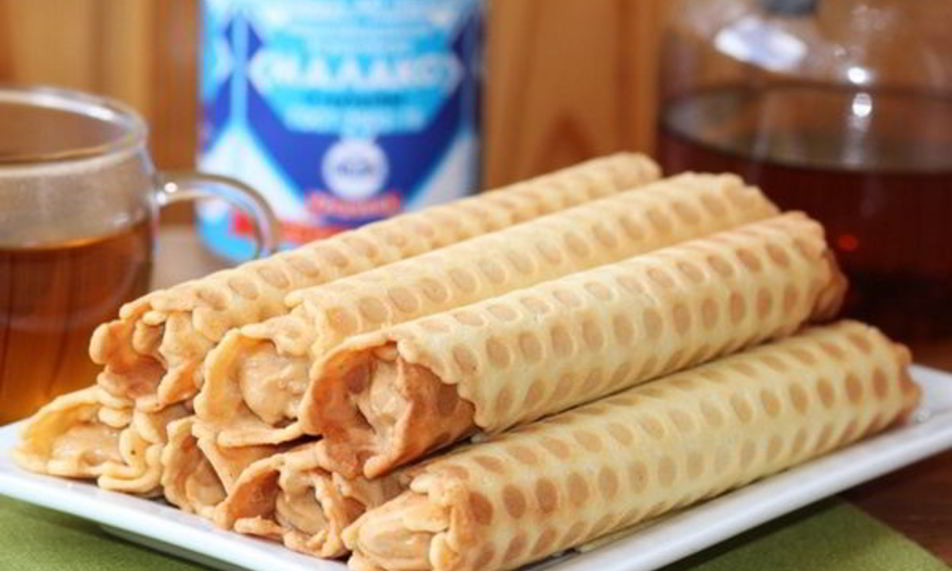 Рецепт простых вафельных трубочек с вареной сгущенкой